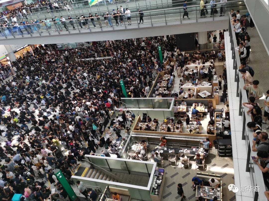 黑衣人、口罩控，亲见香港动乱场景，不寒而栗！