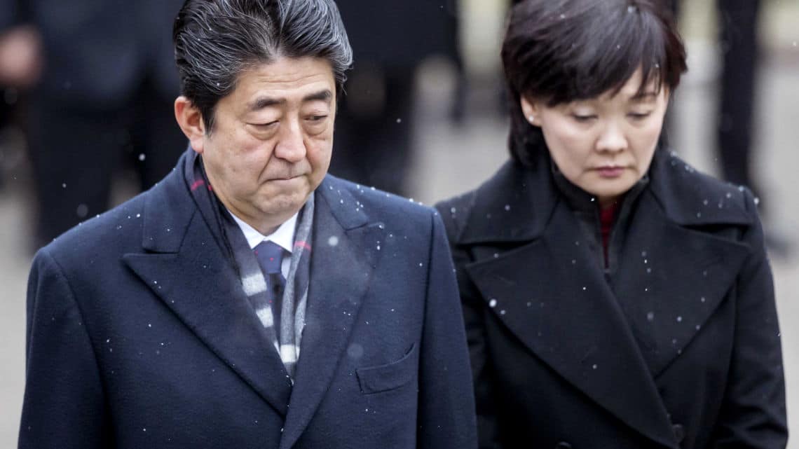 365j.me-第三，安倍政府可谓丑闻不断，备受批评。