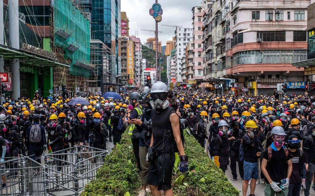 李显龙的警告应验：颜色革命从香港复制到泰国 恐蔓延至东南亚