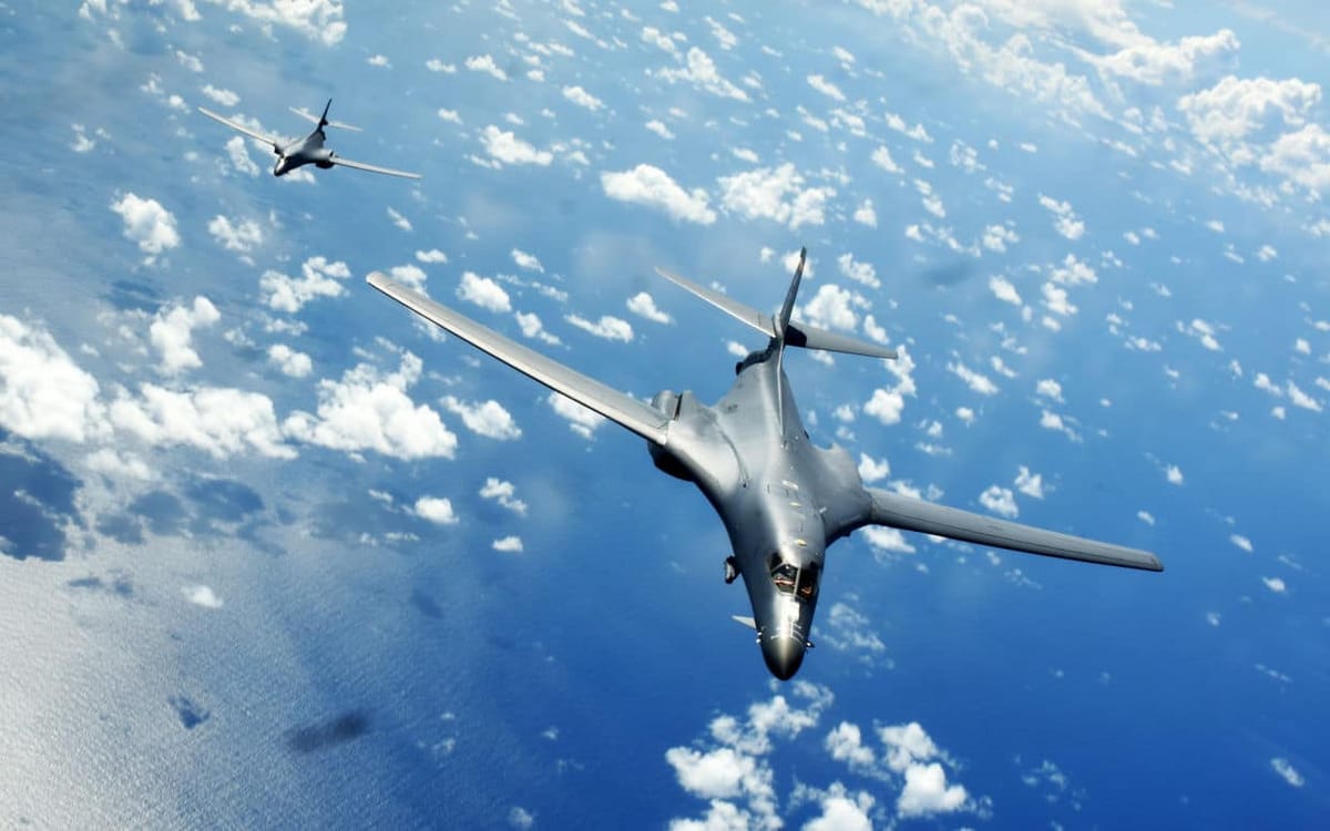 一架美国军机飞越中国领空 发出惊天信号！