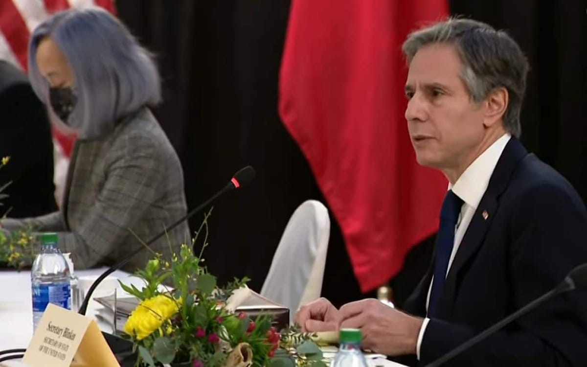 阿拉斯加会谈中的美”紫发翻译”何许人也 竟然在美国遭千夫指 惹怒拜登痛骂布林肯？