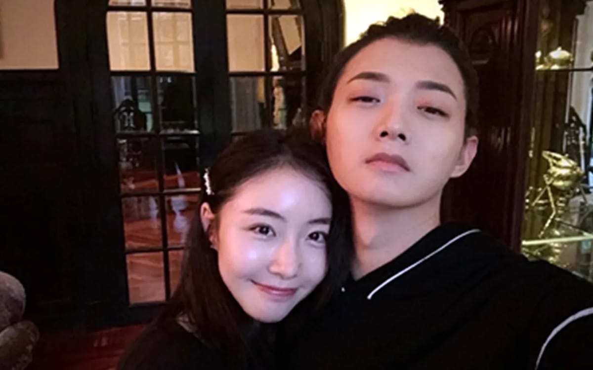 霍尊事件中的女友黑和网军暴力