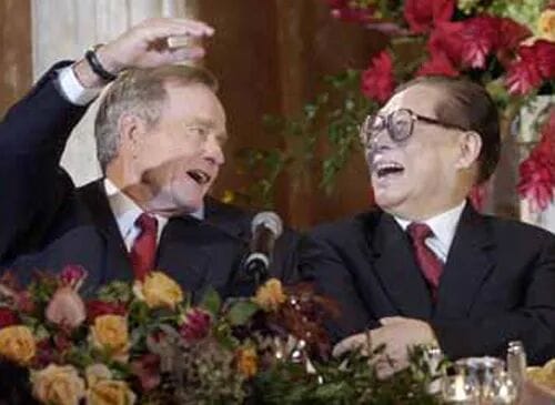 江泽民与小布什进行了一场智慧与意志的较量 化解了一场危机
