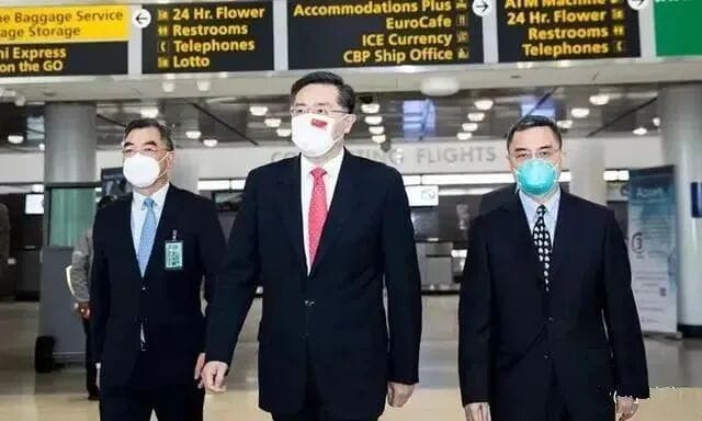 震惊之余，全球都在猜测中国为何打破惯例紧急任命秦刚为外交部長？