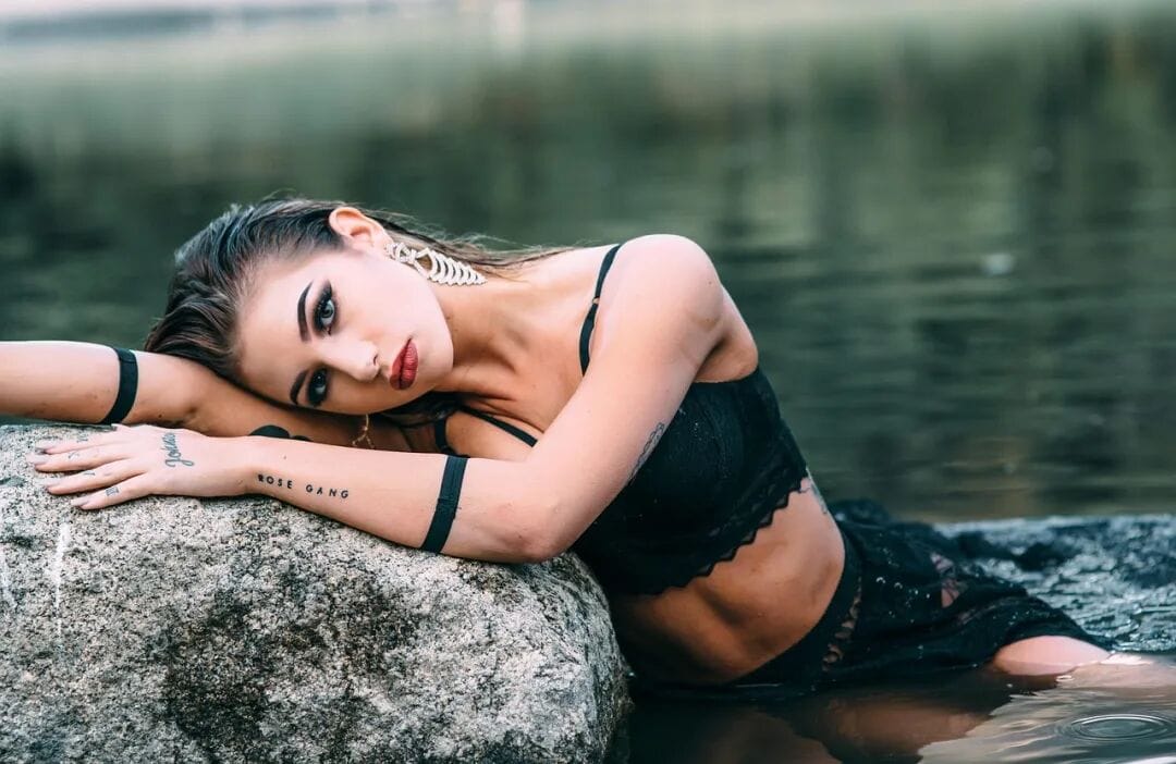 他经受不了性感美少妇诱惑而沦陷