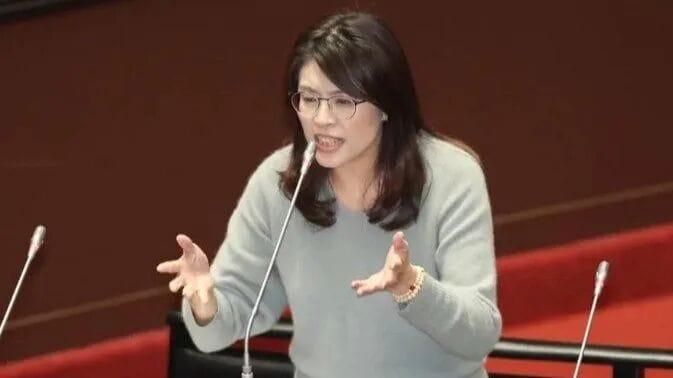 为何郑丽文高票当选中国国民党主席？亲中路线打败舔美媚日？