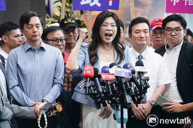 岛内逾7成民众支持和看好郑丽文当选国民党主席 但蓝营内部杂音不小 郑面临难题不少