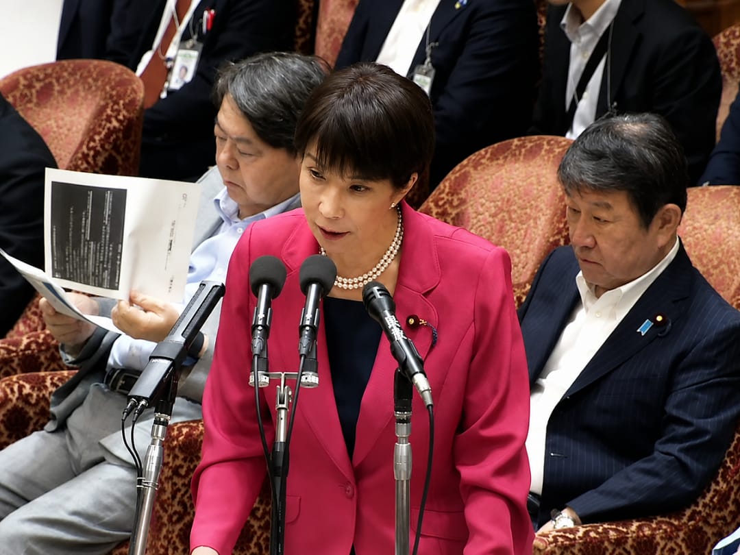 面对经济+民调双下滑 高市害怕了吗？对华的风向变了吗？