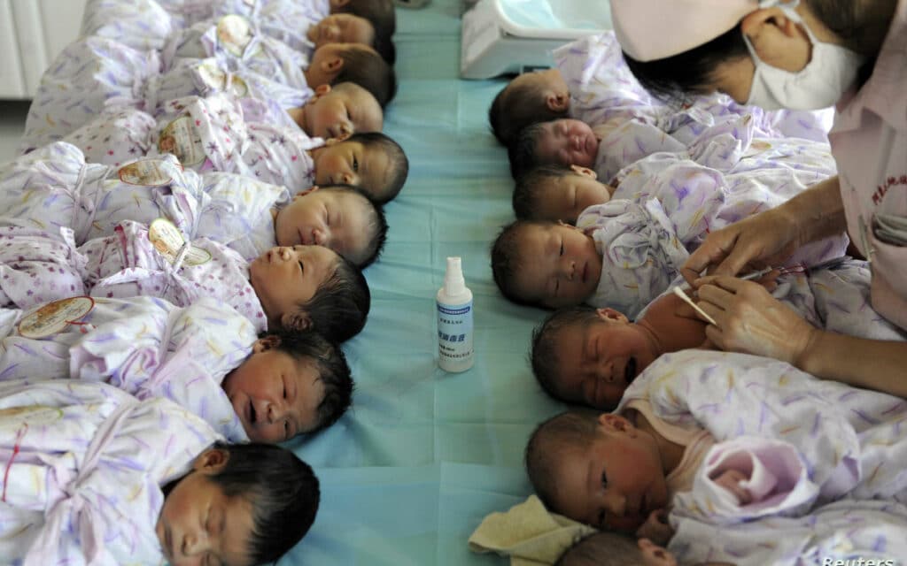 365j.me 5 低生育率 人口危机已上升为国家危机 如果不解决这一重大危机 中国将无法与美国有效竞争